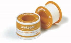 Cerotto adesivo ipoallergenico leukopor. supporto: tessuto non tessuto bianco di poliestere e viscos